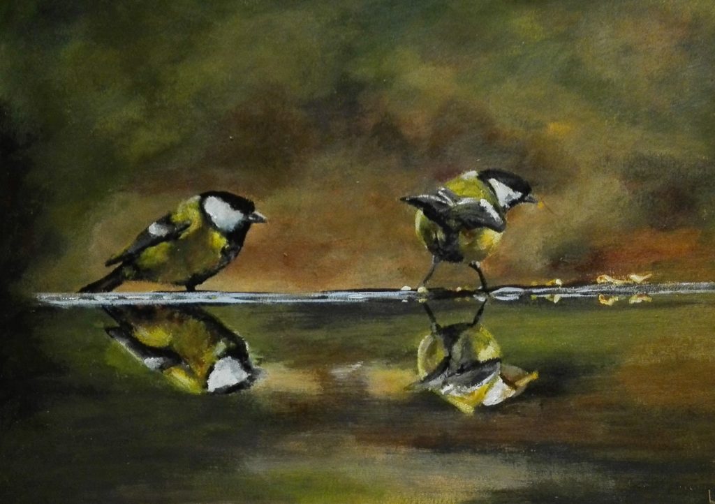 Schilderij van twee koolmeesjes bij het water met reflectie.