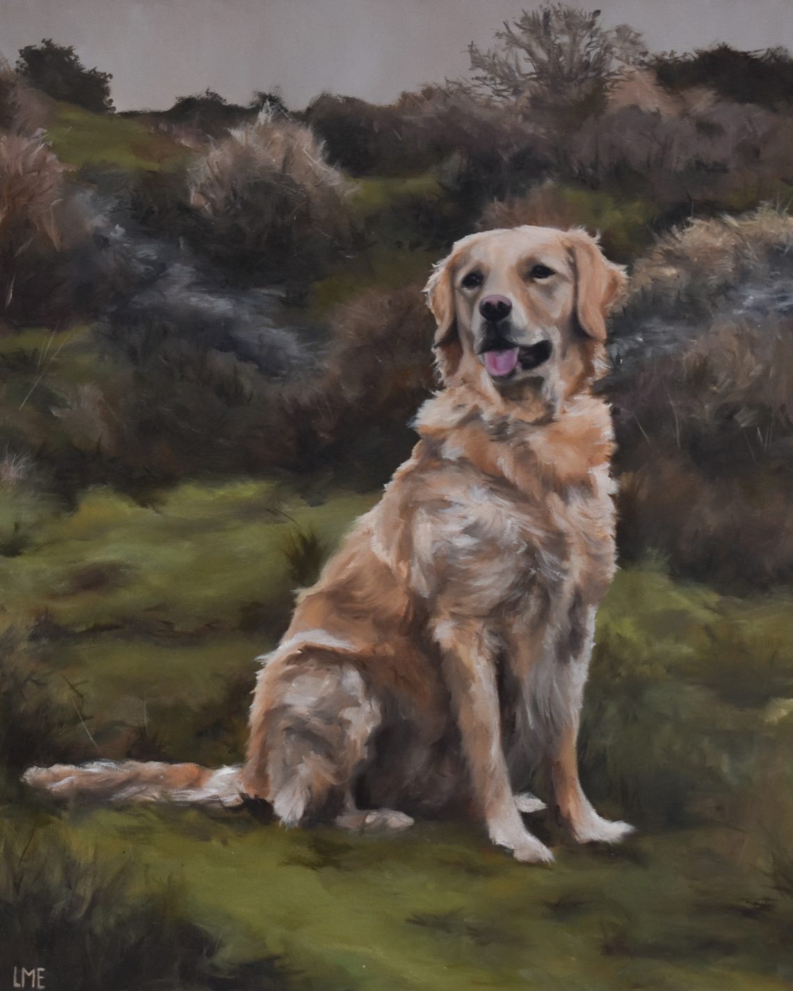 Schilderij van een golden retriever in grassig landschap.